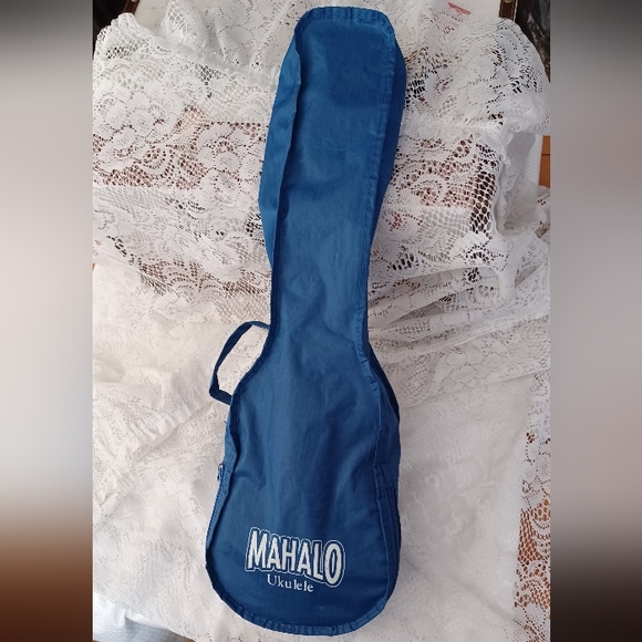 MAHALO UKULELE NO. U-30BU BLUE WITH MATCHING BLUE CARRYING BAG - Picture 15 of 15
